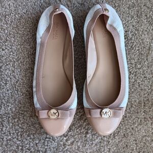 MICHAEL KORS BALLERINA BOW FLATS "DIXIE" 7.5 LOGO SHOES TAN & CREAM CAP TOE